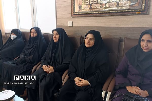 دیدار مدیران و معلمان نمونه با امام جمعه فشافویه