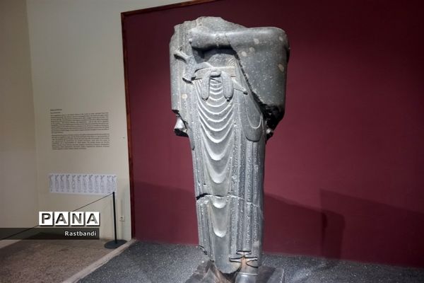 بازدید دانش‌آموزان دبیرستان عرفان منطقه ۱۳ از موزه ملی ایران