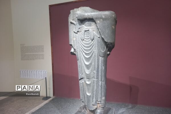 بازدید دانش‌آموزان دبیرستان عرفان منطقه ۱۳ از موزه ملی ایران