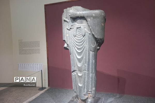 بازدید دانش‌آموزان دبیرستان عرفان منطقه ۱۳ از موزه ملی ایران