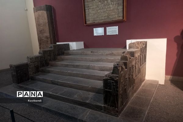 بازدید دانش‌آموزان دبیرستان عرفان منطقه ۱۳ از موزه ملی ایران