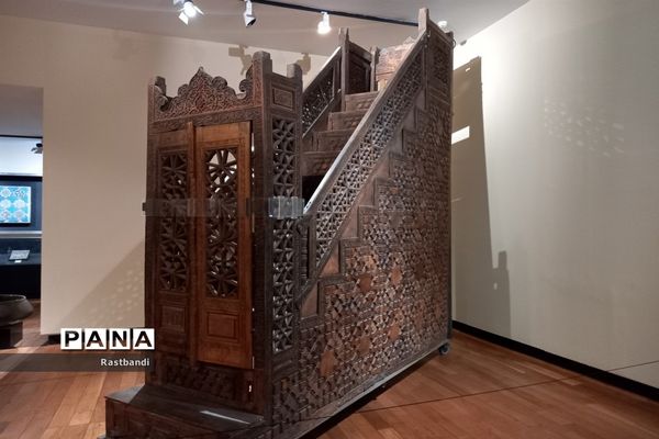 بازدید دانش‌آموزان دبیرستان عرفان منطقه ۱۳ از موزه ملی ایران