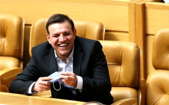 عزیزی خادم: تیم ملی مُرده بود و باید برای آن مجلس ختم می‌گرفتیم