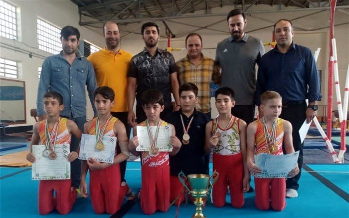 تیم ژیمناستیک منطقه ۵ برسکوی قهرمانی ایستاد