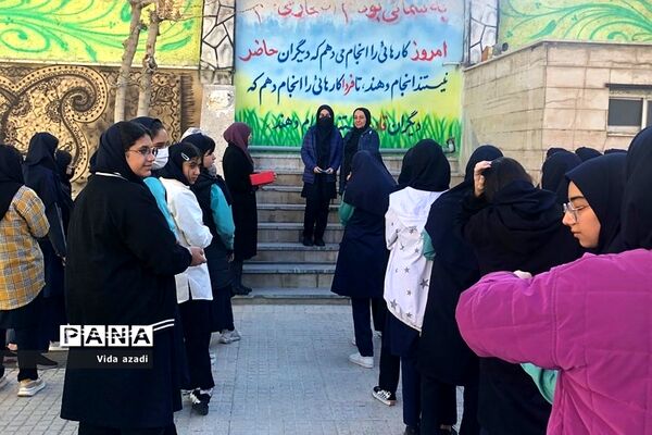 تقدیر از دانش‌آموزان فعال دبیرستان دخترانه سما رودهن