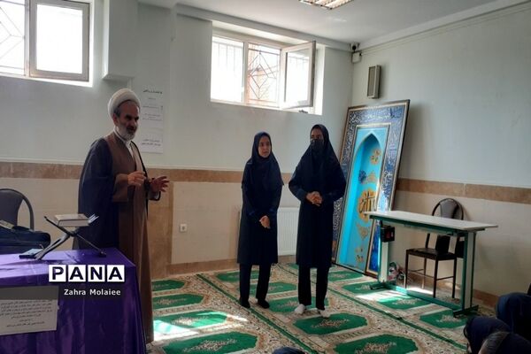 مراسم زیارت عاشورا در دبیرستان غلامرضا‌ حبیبی ناحیه یک بهارستان