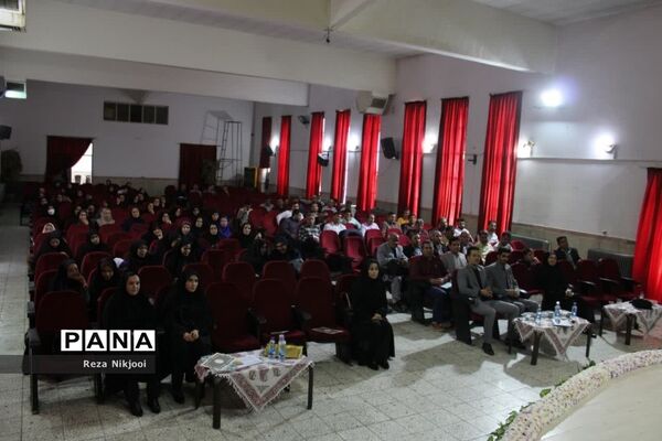 همایش پرچمداران آموزش در ناحیه یک بهارستان