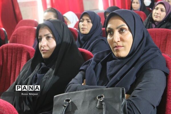 همایش پرچمداران آموزش در ناحیه یک بهارستان