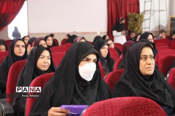 همایش پرچمداران آموزش در ناحیه یک بهارستان