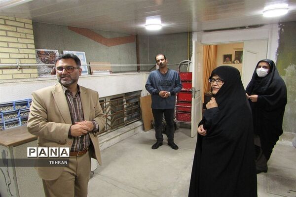 بازدید مدیرکل و مؤلفان دفتر تالیف کتاب‌های فنی‌حرفه‌ای و کاردانش از هنرستان آسیه منطقه ۱۴