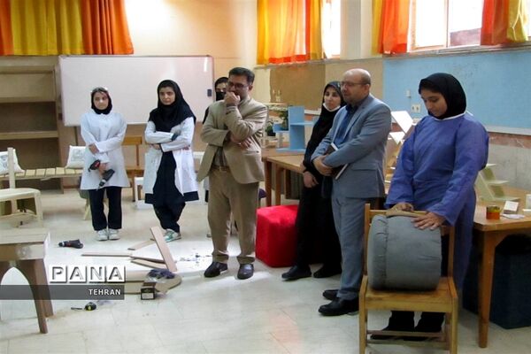 بازدید مدیرکل و مؤلفان دفتر تالیف کتاب‌های فنی‌حرفه‌ای و کاردانش از هنرستان آسیه منطقه ۱۴