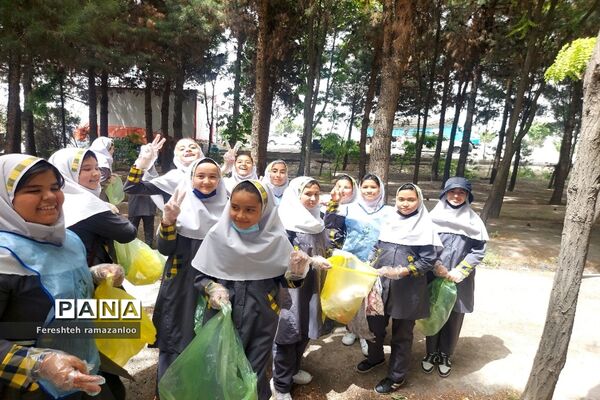 پاک‌سازی پارک جنگلی نصیرآباد توسط دانش‌آموزان مدرسه مزرعه