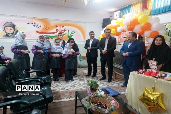 تجلیل از دانش‌آموزان نخبه و برتر در مدرسه محدثه شاهد ورامین