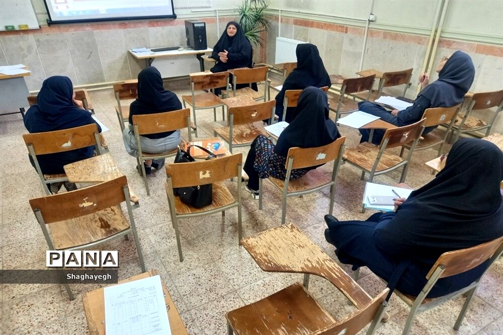 جلسه به روز رسانی و فعال‌سازی اکسل داوری مرحله مدرسه‌ای در دبیرستان عدالت شهر جوادآباد