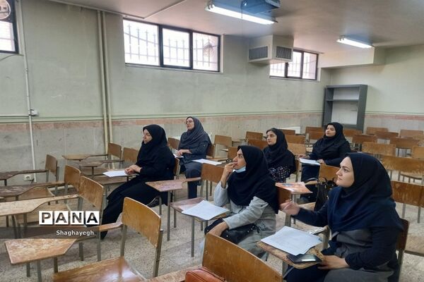 جلسه به روز رسانی و فعال‌سازی اکسل داوری مرحله مدرسه‌ای در دبیرستان عدالت شهر جوادآباد