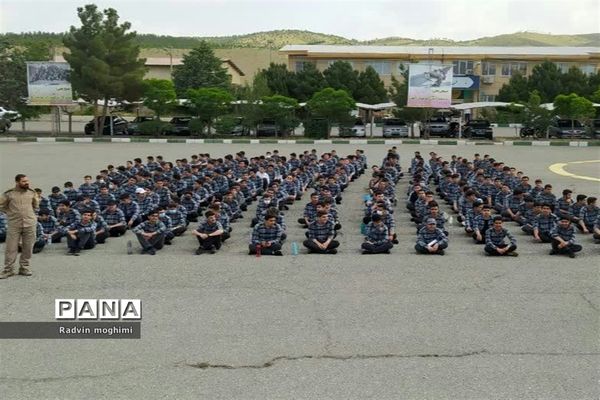 اردوی آموزشی درس آمادگی دفاعی دانش‌آموزان منطقه ۸ در میدان تیر