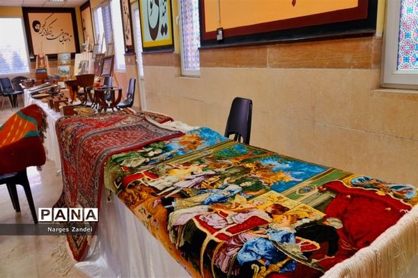 نمایشگاه دست سازه‌های مددجویان بهزیستی ملارد