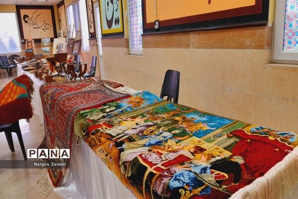 نمایشگاه دست سازه‌های مددجویان بهزیستی ملارد