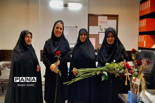 نمایشگاه دست سازه‌های مددجویان بهزیستی ملارد