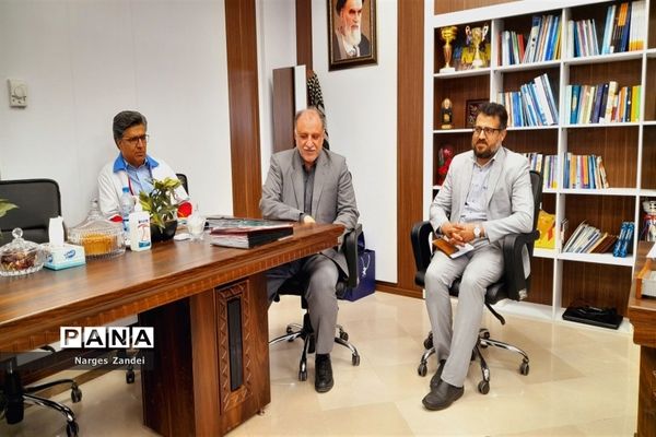 نمایشگاه دست سازه‌های مددجویان بهزیستی ملارد