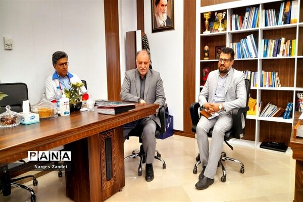 نمایشگاه دست سازه‌های مددجویان بهزیستی ملارد