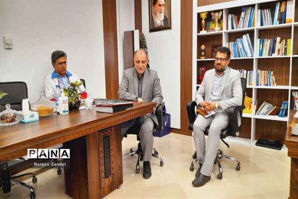 نمایشگاه دست سازه‌های مددجویان بهزیستی ملارد