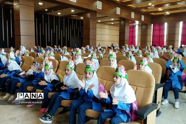 جشن الفبا دانش‌آموزان دبستان مهرآیین در بهارستان 2