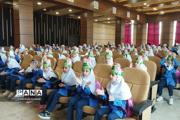 جشن الفبا دانش‌آموزان دبستان مهرآیین در بهارستان 2