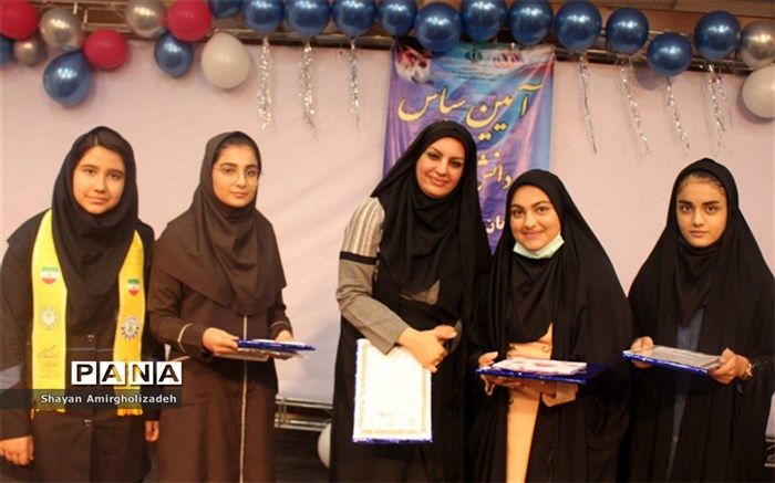 آیین سپاس از مربیان و خبرنگاران برتر شهرستان قرچک/فیلم