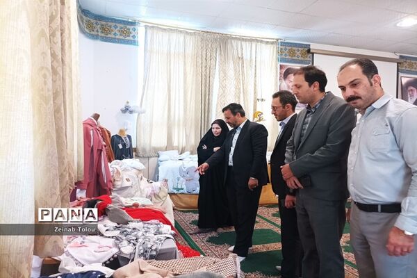 آیین افتتاحیه نمایشگاه تن پوش‌های اقوام ایرانی در هنرستان عترت