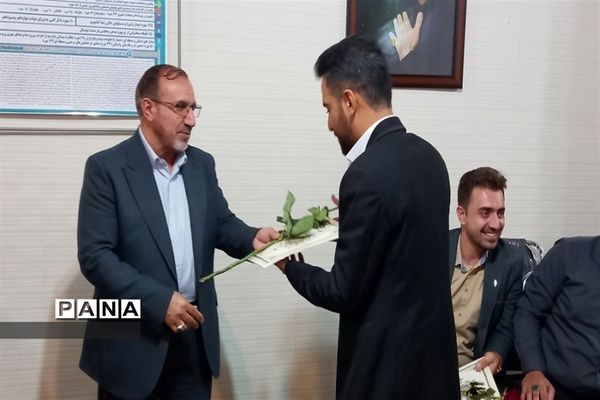 دیدار جمعی از معلمین شهرستان نظرآبادی با نماینده مجلس شورای اسلامی نظرآباد