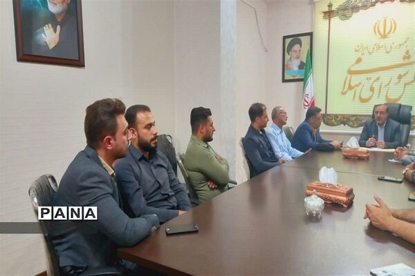 دیدار جمعی از معلمین شهرستان نظرآبادی با نماینده مجلس شورای اسلامی نظرآباد