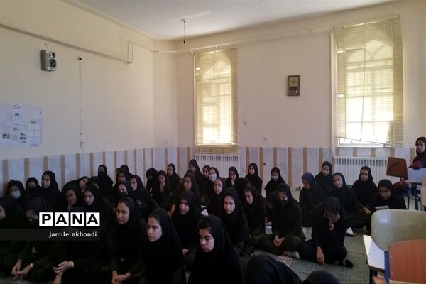 نشست جایگاه دختران در ایران و اروپا در دبیرستان امیرالمومنین شهرستان خاتم