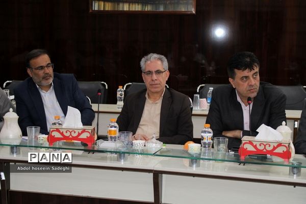 نشست توجیهی امتحانات نهایی خرداد 1402 در بوشهر