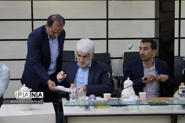 نشست توجیهی امتحانات نهایی خرداد 1402 در بوشهر