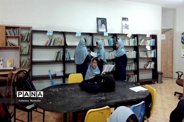آخرین نشست کتاب خوان سال تحصیلی ۱۴۰۲-۱۴۰۱ در دبیرستان شایستگان ملارد