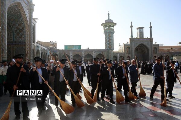 ِآیین جاروکشی حرم کریمه اهل بیت(س)
