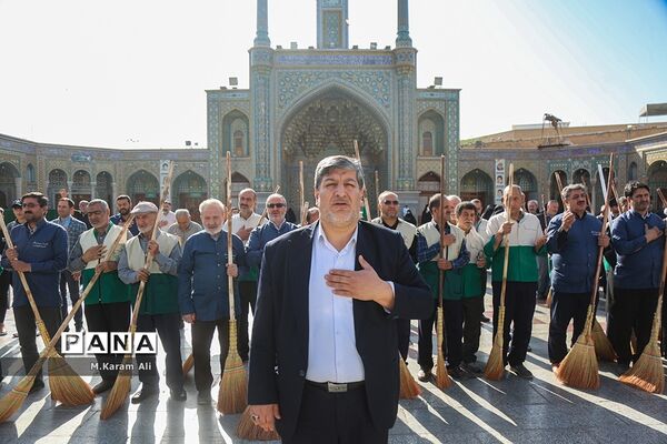 ِآیین جاروکشی حرم کریمه اهل بیت(س)