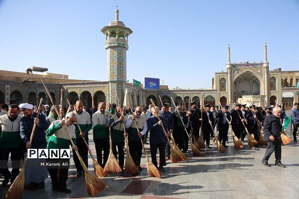 ِآیین جاروکشی حرم کریمه اهل بیت(س)