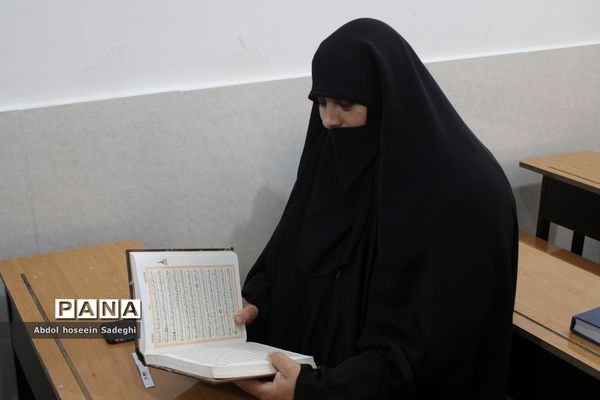 بازدید معاون پرورشی و فرهنگی اداره‌کل آموزش و پرورش استان بوشهر از مسابقات قرآن خواهران فرهنگی