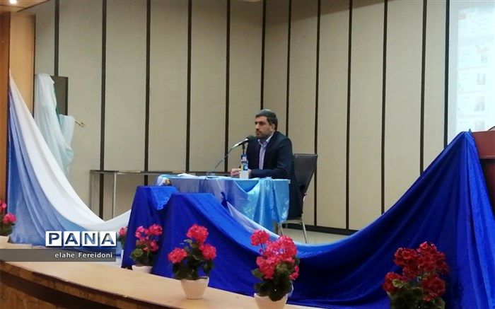 ثبت‌نام دانش‌آموزان باید در فضایی آرام و ایمن انجام شود