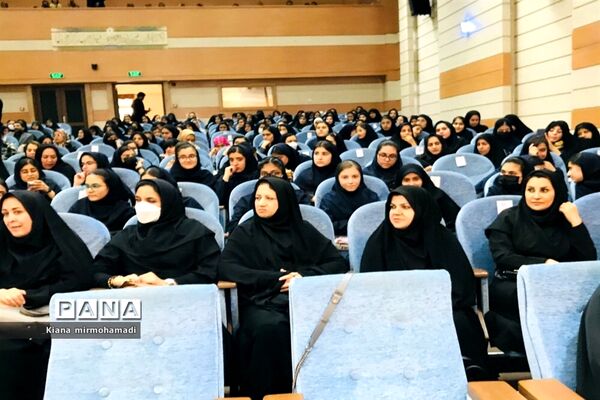 تجلیل از برگزیدگان جشنواره خوارزمی ناحیه۴ مشهد