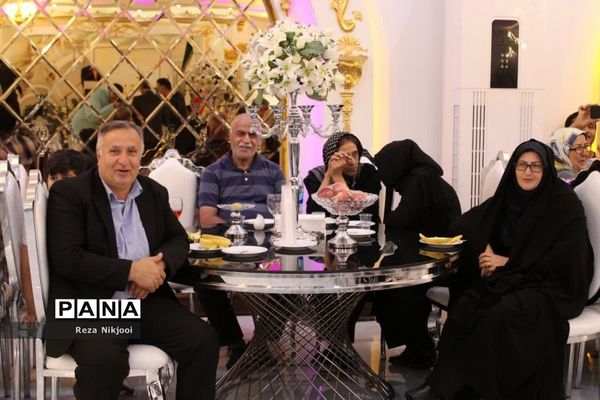 تجلیل از بازنشستگان منطقه ناحیه یک بهارستان