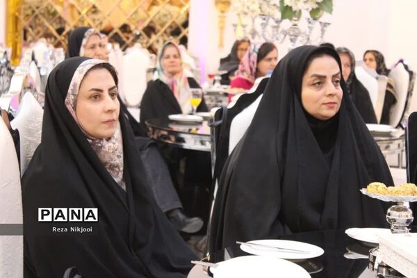 تجلیل از بازنشستگان منطقه ناحیه یک بهارستان