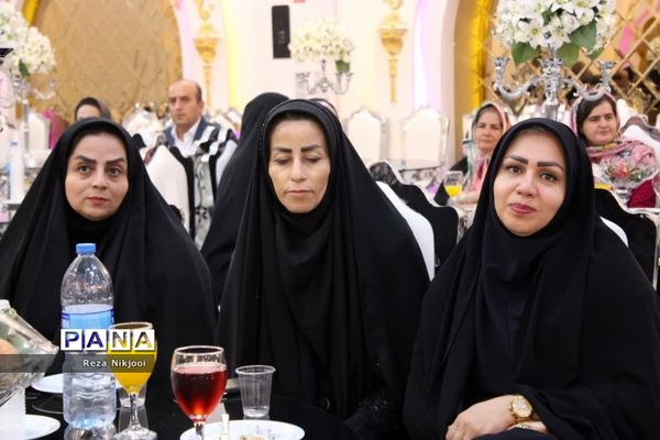 تجلیل از بازنشستگان منطقه ناحیه یک بهارستان