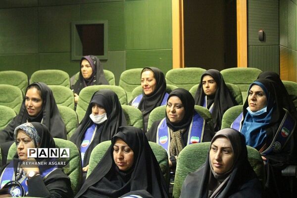 نشست هم‌اندیشی مسئولان سازمان دانش‌آموزی شهرستان‌های استان تهران در برج میلاد