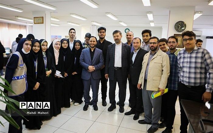 حضور دانش‌آموز خبرنگاران پانا شهرستان‌های استان تهران، در دیدار سخنگوی دولت با دانش‌آموز خبرنگاران