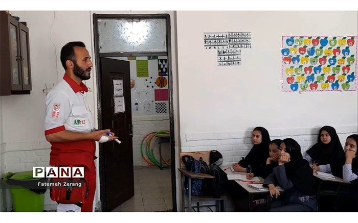 برگزاری دوره هلال احمر در دبستان دخترانه شهید خدامی ناحیه ۷ مشهد/فیلم