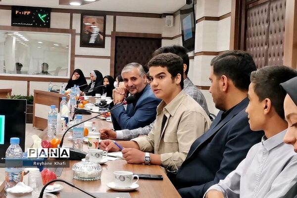 حضور دانش‌آموزان خبرنگار پانا شهرستان‌های استان‌تهران در نشست هم‌اندیشی با سخنگوی دولت