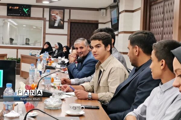 حضور دانش‌آموزان خبرنگار پانا شهرستان‌های استان‌تهران در نشست هم‌اندیشی با سخنگوی دولت